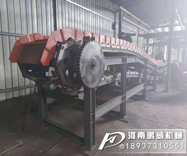1000寬鱗板喂料機(jī)輝縣廢鋼廠安裝現(xiàn)場(chǎng)